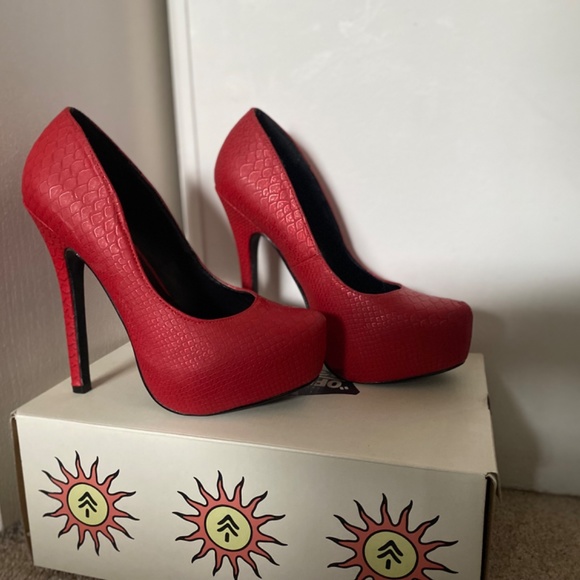 Shoes and boots - Picture 14 of 16